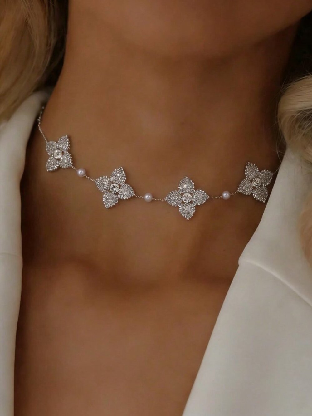 Silver Elegant Women's -Color Rhinestone Flower Pendant Necklace
